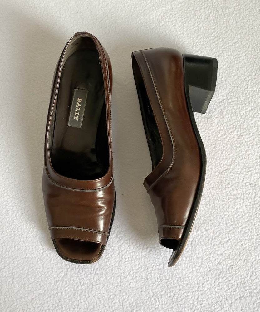 VINTAGE CHOCOLATE BALLY LOAFERS (40) – Handpipped Vintage