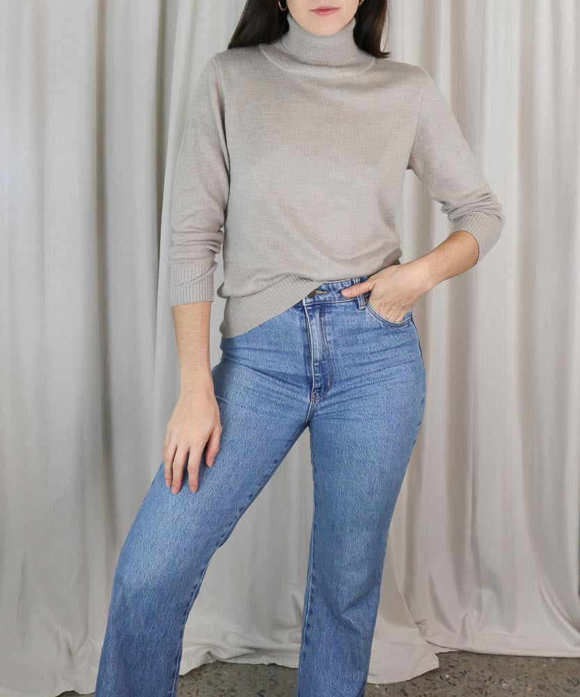 NATURAL WOOL AND CASHMERE ROLL NECK JUMPER (8-10)