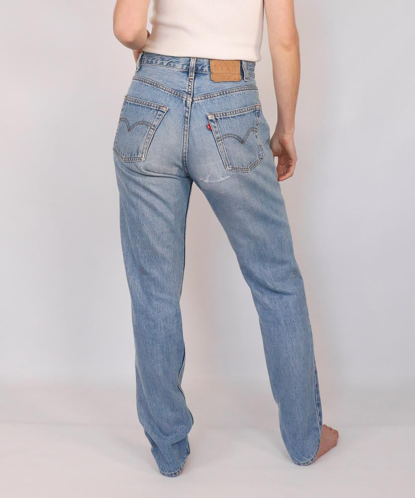 Vintage Levis 501 light wash jeans (AU12)